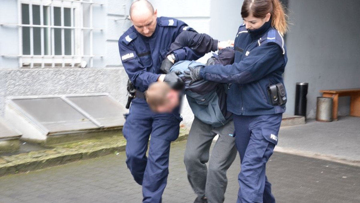 Oszustwo "na policjanta". Do aresztu trafił 24-letni mieszkaniec Wrocławia