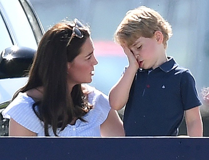 Da li je kraljevska porodica zaslužila ove kritike?