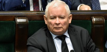 Zobacz, co Jarosław Kaczyński ma ręku. To publikacja pt. "Nastolatki wobec pornografii cyfrowej"