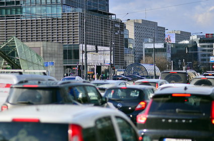 Polska idzie na wojnę o samochody spalinowe. Wniosek do TSUE w sprawie 2035 r.
