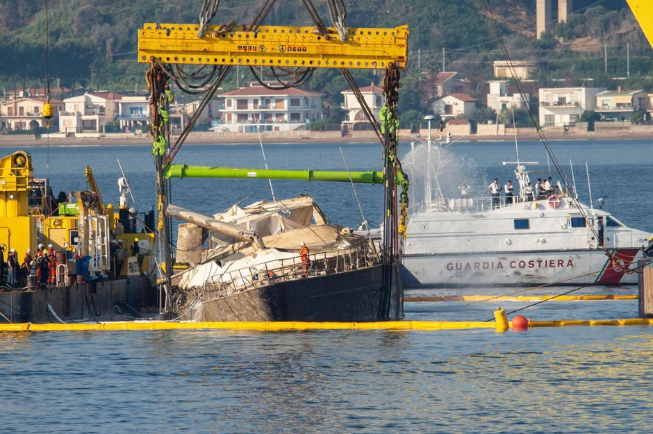 Superjahta Bayesian Palermo