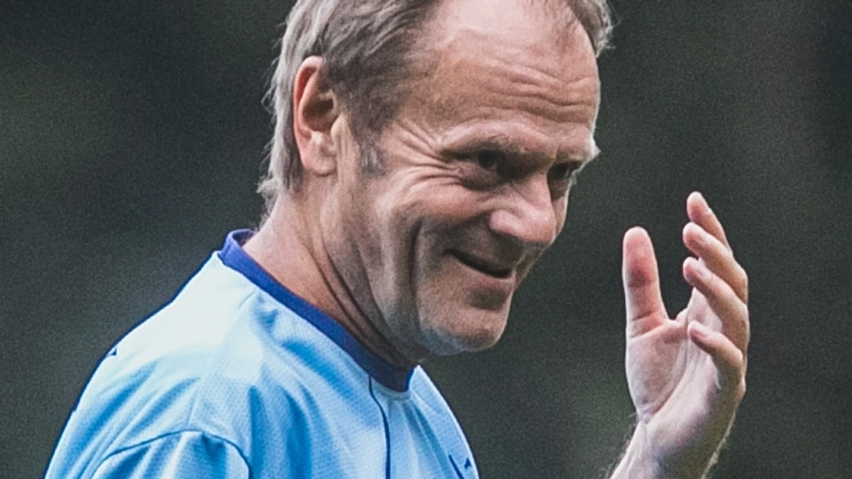 Donlald Tusk znów gra w piłkę. Były premier rozegrał mecz w Sopocie - Vimarsana News