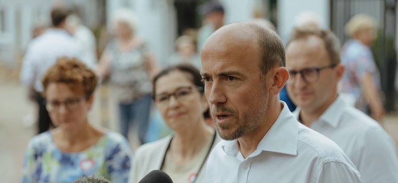 Prokuratura postawiła zarzuty mężczyźnie, który zaatakował Borysa Budkę