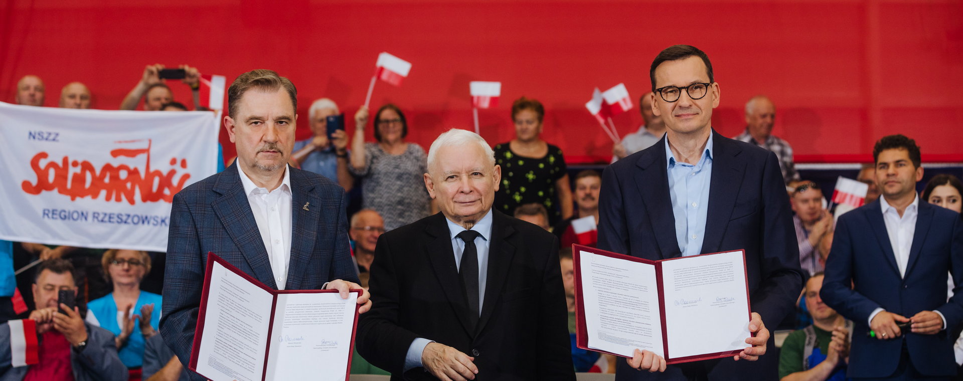 Wzmocnienie ochrony przed zwolnieniem było elementem porozumienia rządu z NSZZ "Solidarność". Na zdjęciu Piotr Duda, Jarosław Kaczyński i Mateusz Morawiecki