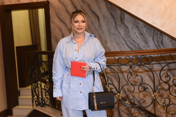 (VIDEO) VANJA MIJATOVIĆ SMRŠALA 30 KG Pevačica nakon razvoda dovela liniju do savršenstva: "Ne moram u šoping, imam staru garderobu"