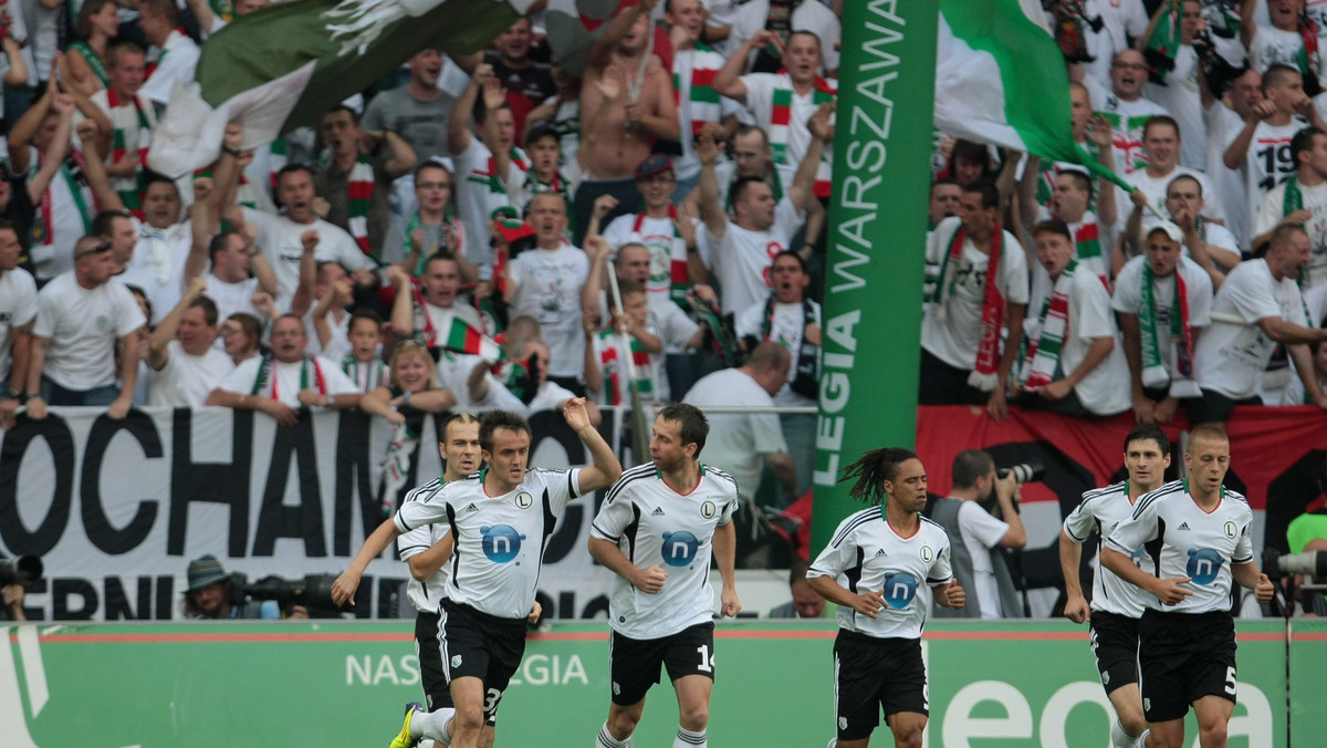 W czwartek piłkarze Legii Warszawa rozegrają ze Spartakiem Moskwa rewanżowe spotkanie w fazie play-off Ligi Europejskiej. Na stadionie Łużniki nie wystąpi trzech legionistów - Marcin Komorowski, Manu i Miroslav Radović. Dodatkowo czterech podopiecznych Macieja Skorży musi uważać na żółte kartki - przypomina oficjalny portal stołecznego klubu.