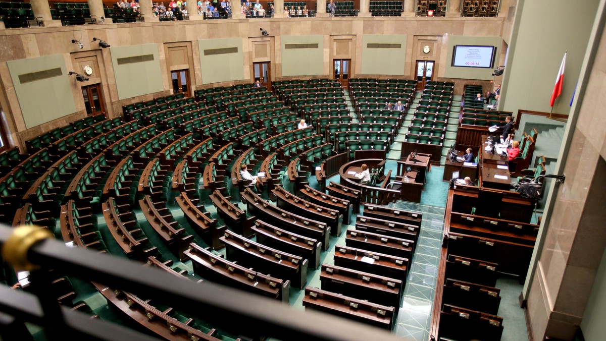 Od 2016 r. cudzoziemiec ubiegający się o udzielenie ochrony międzynarodowej, a także ten, który otrzyma negatywną decyzję, będzie miał prawo do bezpłatnej pomocy prawnej - zakłada projekt nowelizacji, którego pierwsze czytanie odbyło się w czwartek w Sejmie.