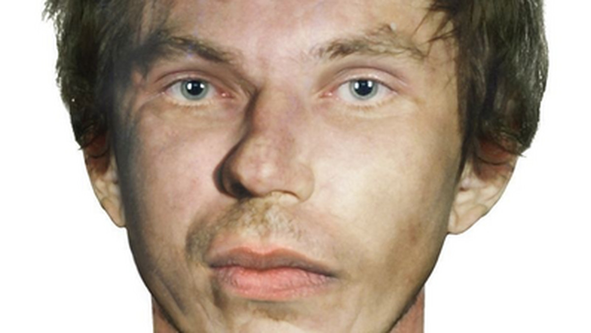 Policjanci z dolnośląskiego Archiwum X opublikowali portret mężczyzny, który został zamordowany w 1993 r. Jego ciało owinięte w przeźroczystą folię zostało odnalezione w lesie w pobliżu miejscowości Drołtowice, niedaleko Sycowa. Teraz po odtworzeniu wyglądu mężczyzny, policja prosi o pomoc w jego identyfikacji.