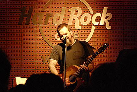 Scott Kelly wystąpił w Hard Rock Café