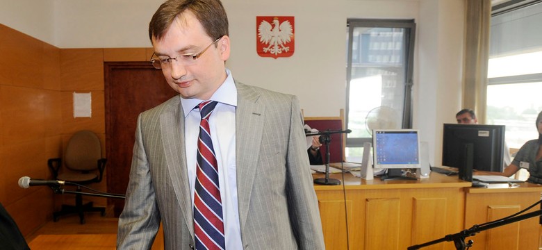 Kolejarze zablokowali proces Ziobry