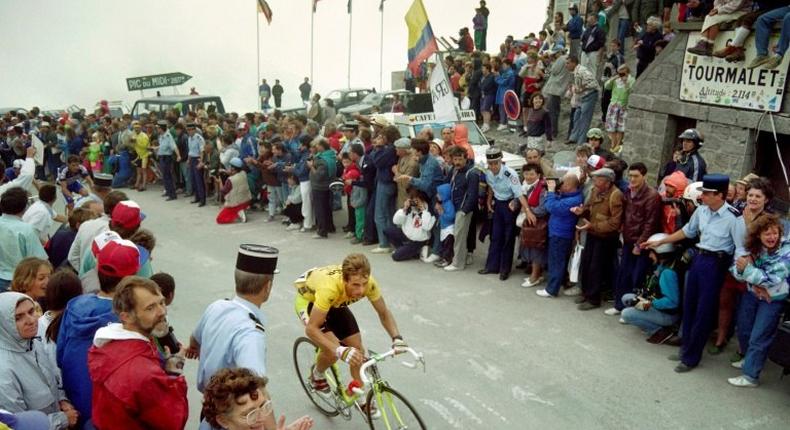 US cyclist Greg LeMond, who now says results of cycling races are in doubt over cheating allegations, rides during the tenth stage of the Tour De France cycling race on July 11, 1989 between Cauterets and Superbagnere