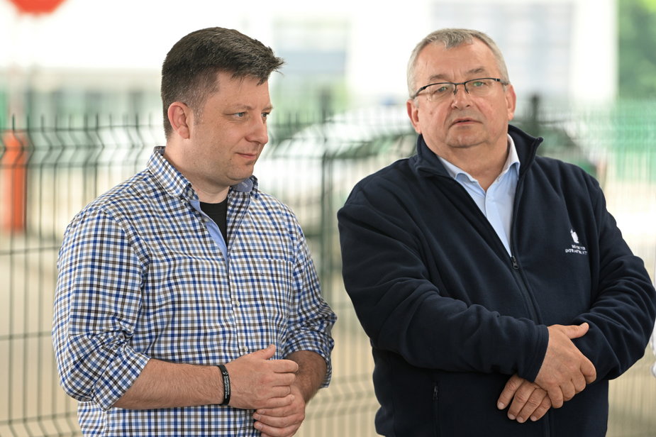 Minister infrastruktury Andrzej Adamczyk oraz szef KPRM Michał Dworczyk, 2022 r.