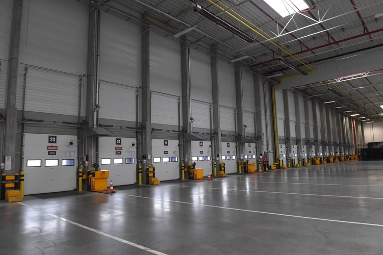 W obiekcie o powierzchni 12,8 tys. m2 będzie można sortować nawet 15 tys. przesyłek na godzinę. <br><br> fot. (gm/mr) PAP/Grzegorz Michałowski