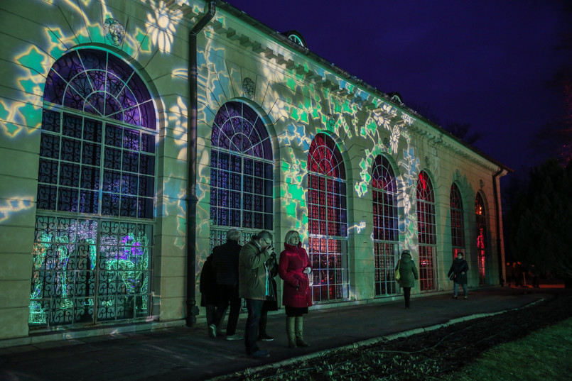 Tylko do końca weekendu można będzie podziwiać łączące grę światła i dźwięku pokazy i niezwykłe iluminacje świetlne. W sobotę i niedzielę wystawa jest czynna do północy.