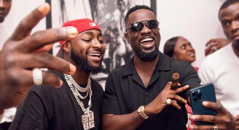 Sarkodie and Davido in Lagos