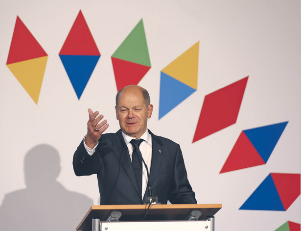 Kanclerz Olaf Scholz boi się, że limit cen gazu nie pozwoli Niemcom znaleźć sprzedawców błękitnego paliwa. Sam zbiera krytykę ze strony unijnych partnerów za skalę planowanego wsparcia dla gospodarki