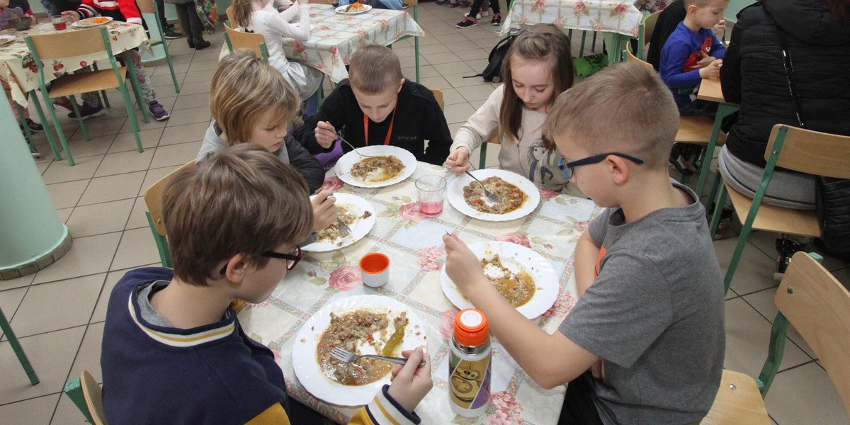 Po naszej interwencji wszystkie dzieci w szkole nr 3 w Gryficach jedzą tak samo