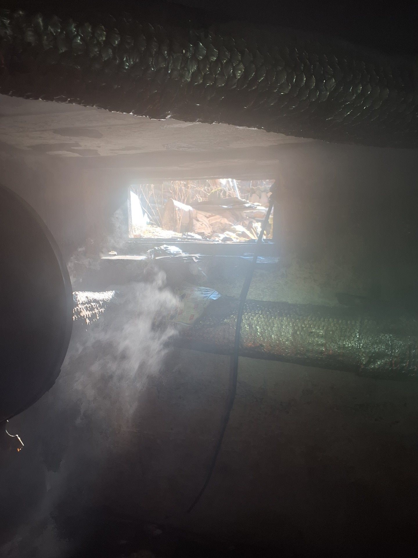 Požiar domu v obci Vrícko si vyžiadal jednu obeť.