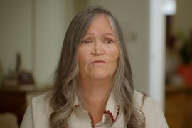 Majka mi je na samrtnoj postelji rekla da IMAM BRATA i zaklela me da ga NAĐEM I KAŽEM MU JEDNU STVAR: Uspela sam posle 30 GODINA, čim sam ušla u prostoriju ZNALA SAM