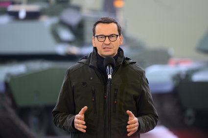 Morawiecki: filarem armii muszą być silne finanse