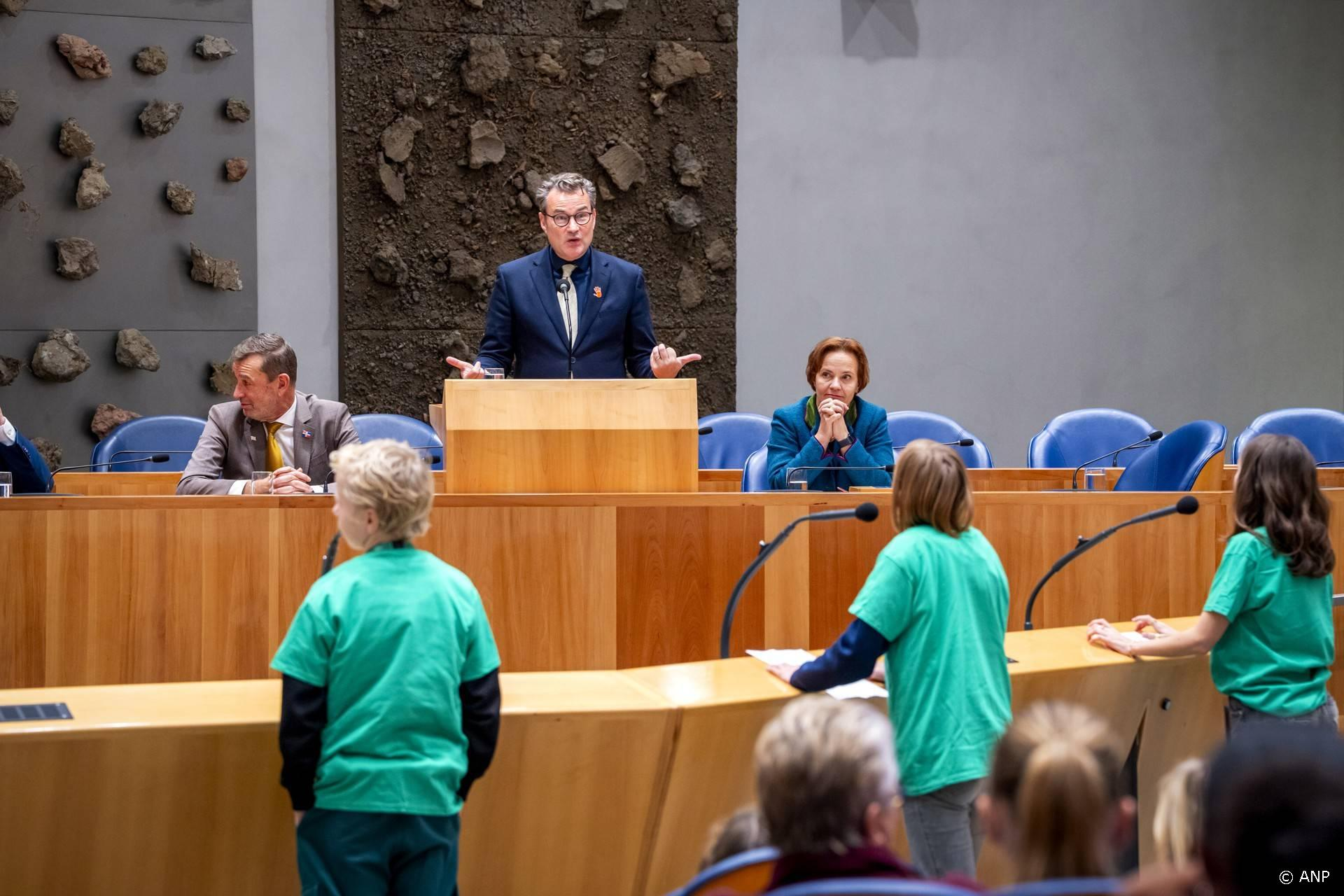 Van femicide tot AI: kinderen stellen staatssecretarissen scherpe vragen