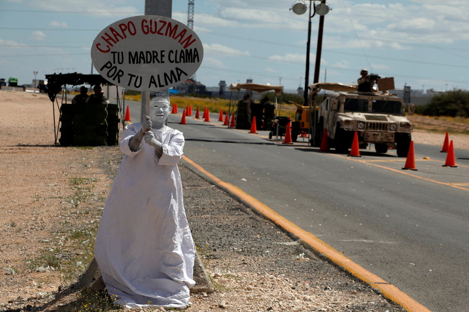 A member of the "Psalm 100" evangelic church dressed as an angel holds a placard outside of the Cefereso No. 9 prison, where Joaquin "El Chapo" Guzman was held in Ciudad Juarez, Mexico, September 24, 2016. The placard reads "Chapo Guzman, your Mother cries out for your soul."