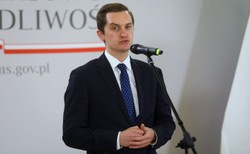 Duda podpisał ustawę. Kaleta: To historyczny moment. Dzika reprywatyzacja odchodzi do przeszłości