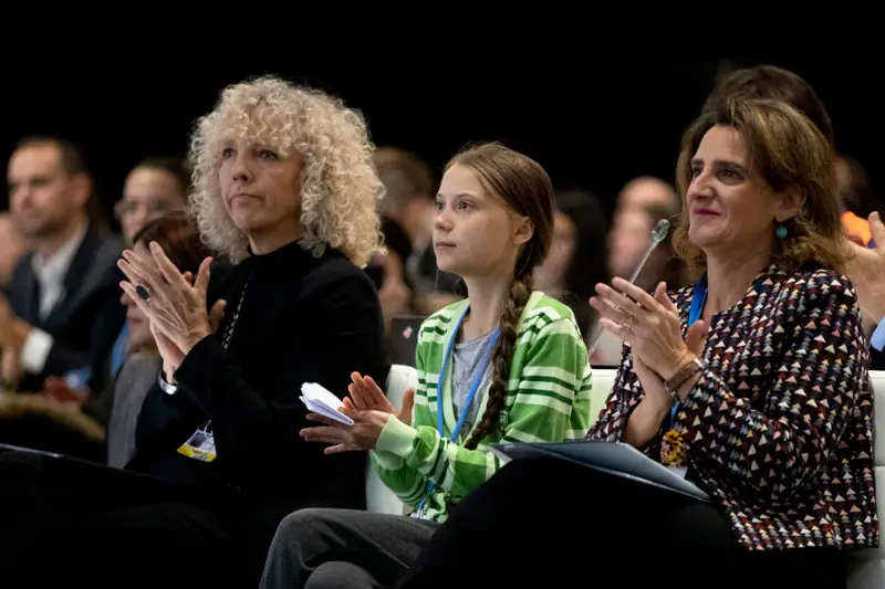 Dyrektorka wykonawcza Greenpeace International Jennifer Morgan, szwedzka działaczka ekologiczna Greta Thunberg i minister ds. transformacji ekologicznej Teresa Ribera na sesji plenarnej podczas konferencji klimatycznej COP25 11 grudnia 2019 r. w Madrycie w Hiszpanii. Fot. Pablo Blazquez Dominguez/Getty Images