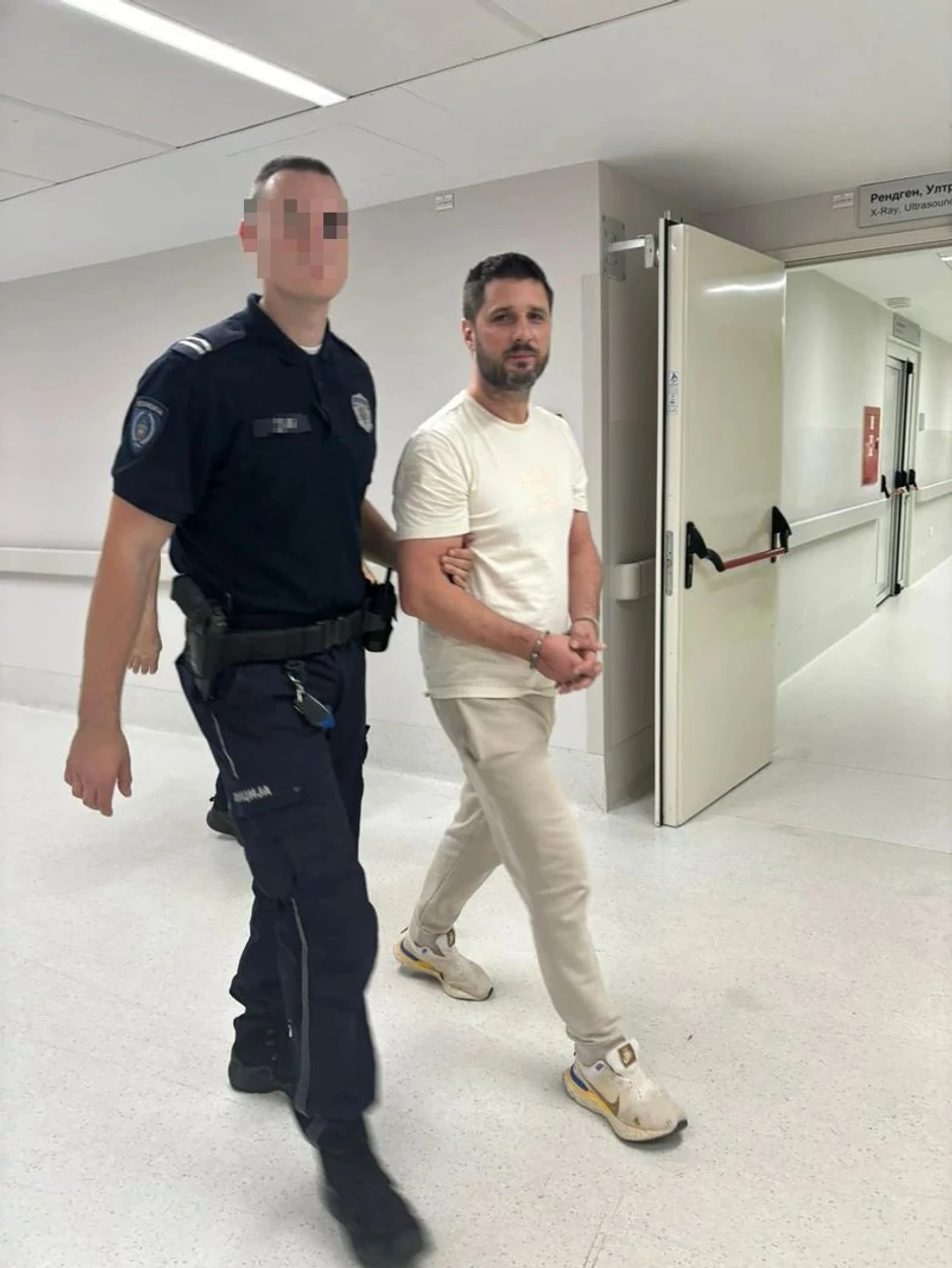 Marko Miljković u pratnji policije u urgentnom centru