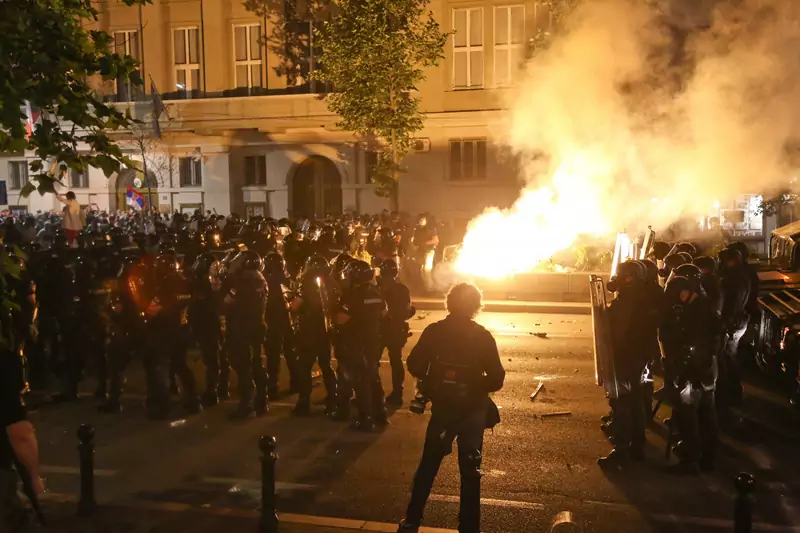 Protesty w Belgradzie po wprowadzeniu godziny policyjnej