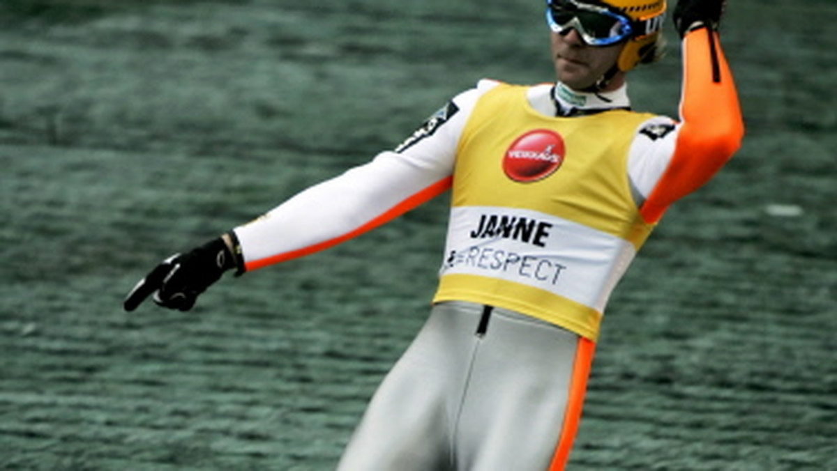 Sensacyjna wiadomość zelektryzowała dziś wieczorem świat skoków narciarskich. Jeden z najbardziej utytułowanych skoczków wszech czasów - Janne Ahonen - poinformował, że wraca do czynnego uprawiania skoków!