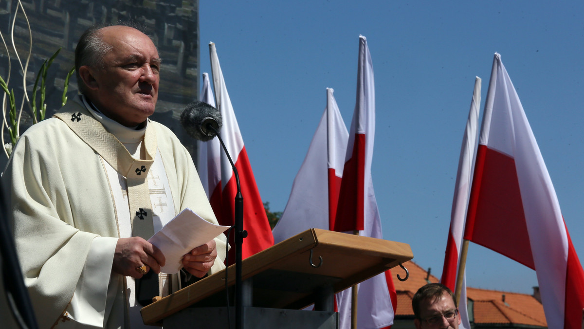 Referendum w Irlandii w sprawie związków partnerskich tej samej płci, a zwłaszcza jego wynik, to poważne ostrzeżeniem dla całej Europy i Polski - powiedział podczas uroczystości Bożego Ciała metropolita warszawski kard. Kazimierz Nycz.