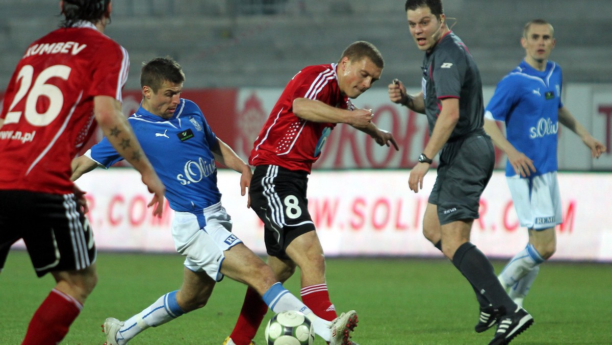 W hicie 23. kolejki Ekstraklasy Lech Poznań pokonał Legię Warszawa 1:0 (0:0). Gola na wagę trzech punktów zdobył dla Kolejorza strzałem z rzutu wolnego Semir Stilic.