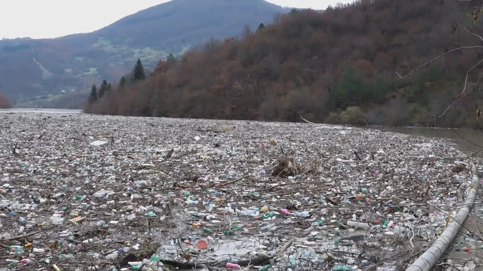 Potpećko jezero, Lim doneo smeće