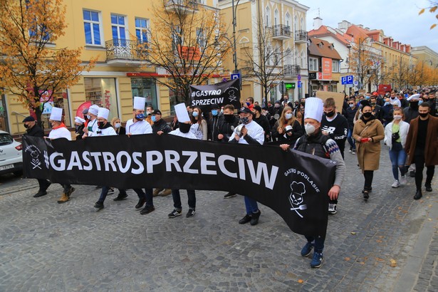 " Gastrosprzeciw " - protest wlascicieli restauracji w zwiazku z obostrzeniami i zamykaniem lokali gastronomicznych z powodu pandemii koronawirusa