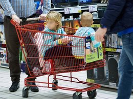 Na co idą pieniądze z 800 plus? "Bardziej cel socjalny niż edukacyjny"