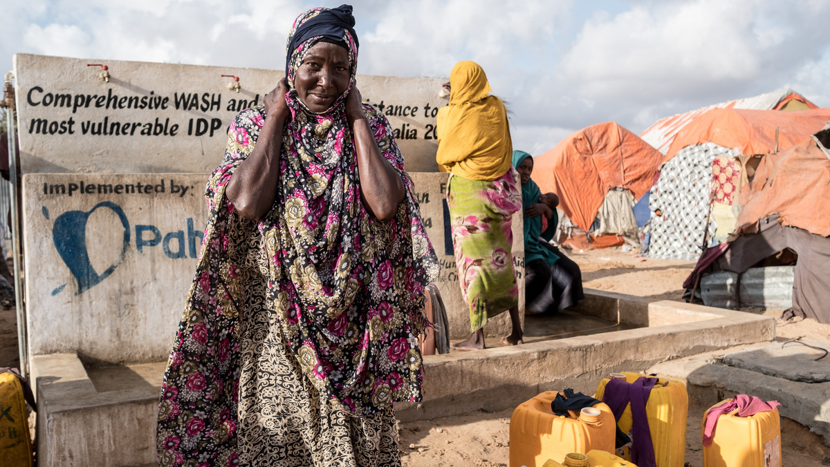Polska Akcja Humanitarna alarmuje: ponad sześć milionów Somalijczyków potrzebuje pilnej pomocy w związku z utrzymującą się suszą i brakiem żywności. Dramatyczna jest również sytuacja w Sudanie Południowym, gdzie wskutek wewnętrznego konfliktu ograniczony dostęp do jedzenia ma prawie pięć milionów ludzi.