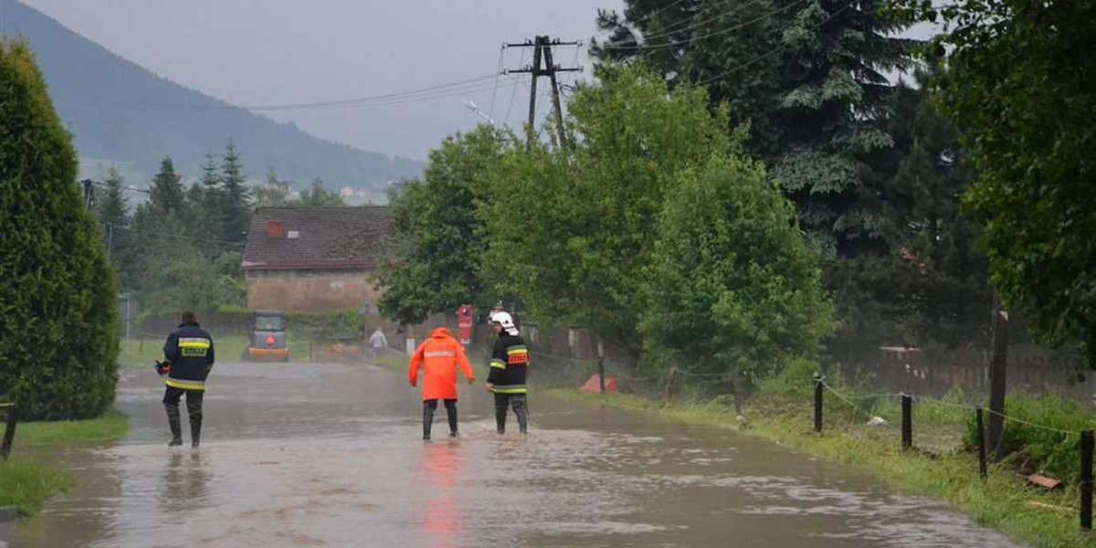 Zerwane mosty i podmyte drogi. Ulewy przeszły przez Polskę