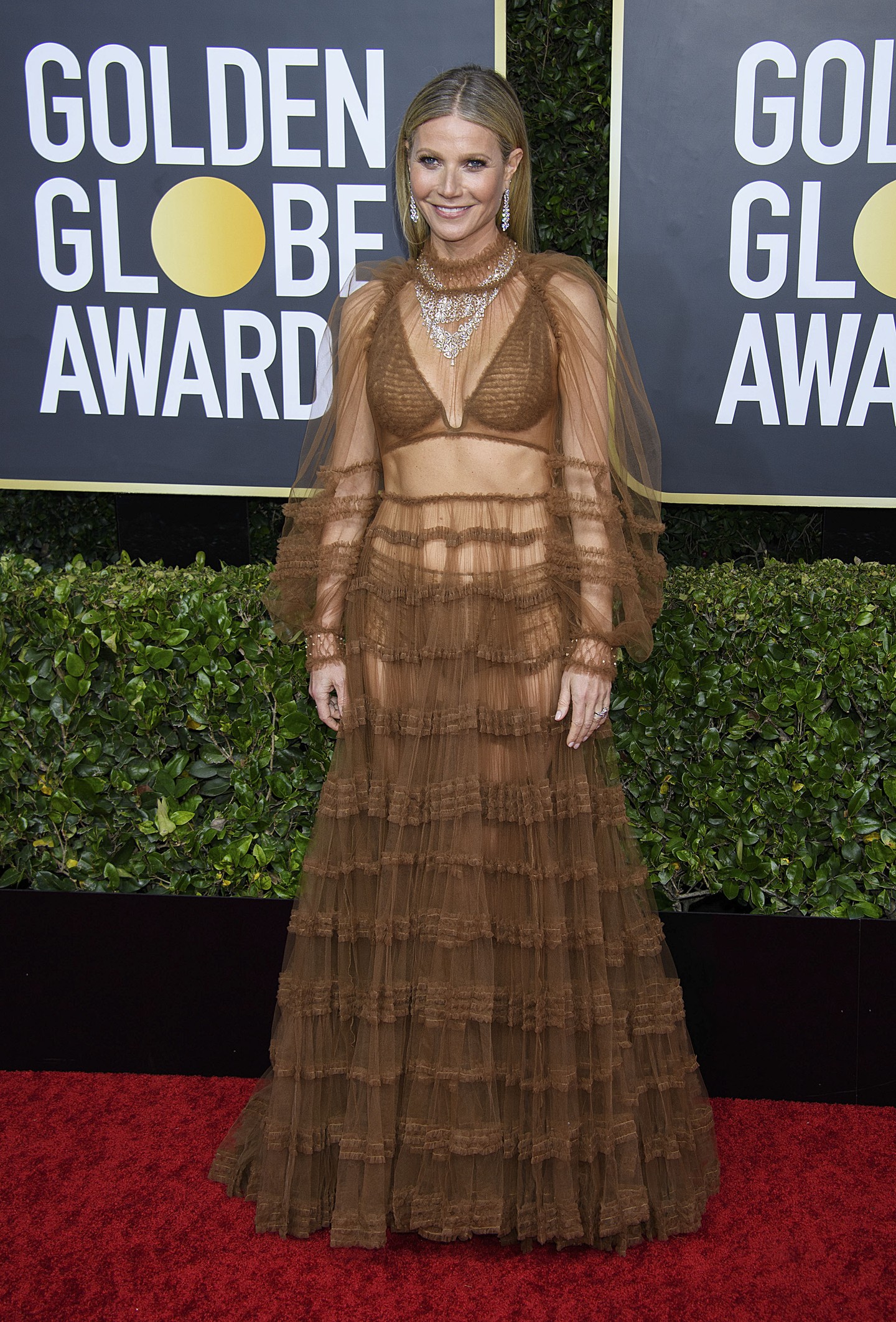 Gwyneth Paltrow egy álomszép meztelenruhában a 77. Golden Globe díjátadón. A színésznő itt 48 éves.