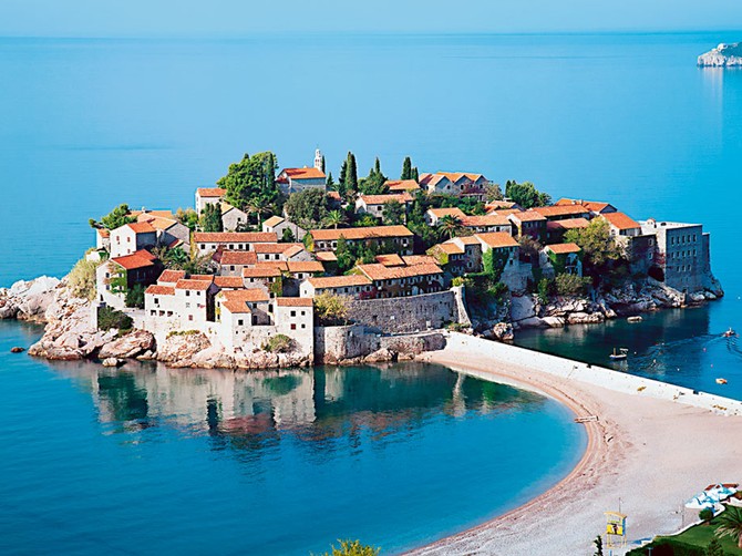 17737_stock-photo-sveti-stefan-island-resort-in-montenegro-shutterstock_74982448