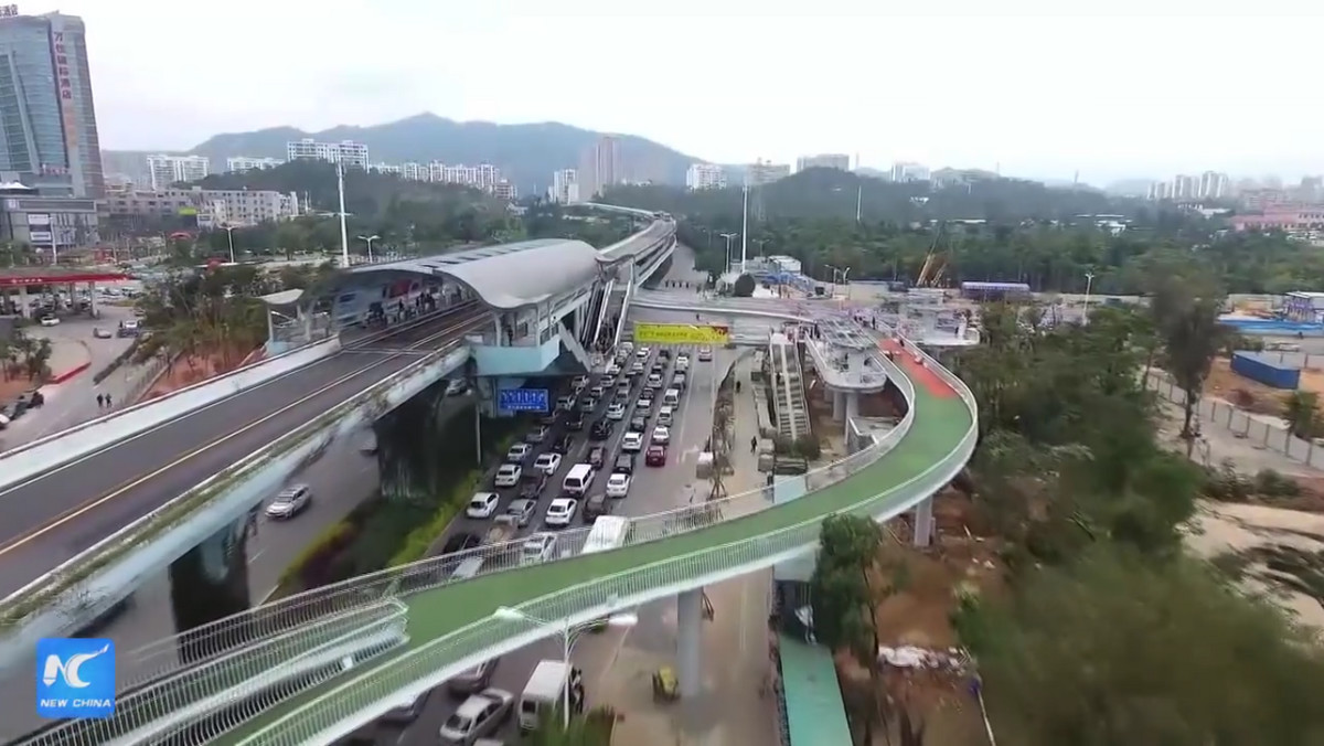 W chińskim mieście Xiamen powstała najdłuższa na świecie podwieszana ścieżka rowerowa. Prawie ośmiokilometrowa trasa pozwala na ominięcie ruchliwych ulic i autostrad, bo przecina aż sześć węzłów komunikacyjnych.