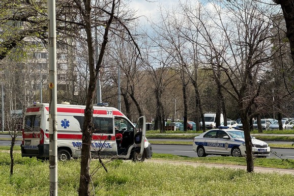 MLADIĆ IZBODEN NOŽEM U RAKOVICI Užas ispred prodavnice: Prevezen na reanimaciju s teškim povredama