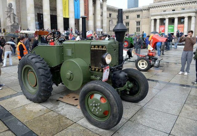 WARSZAWA PARADA URSUSÓW