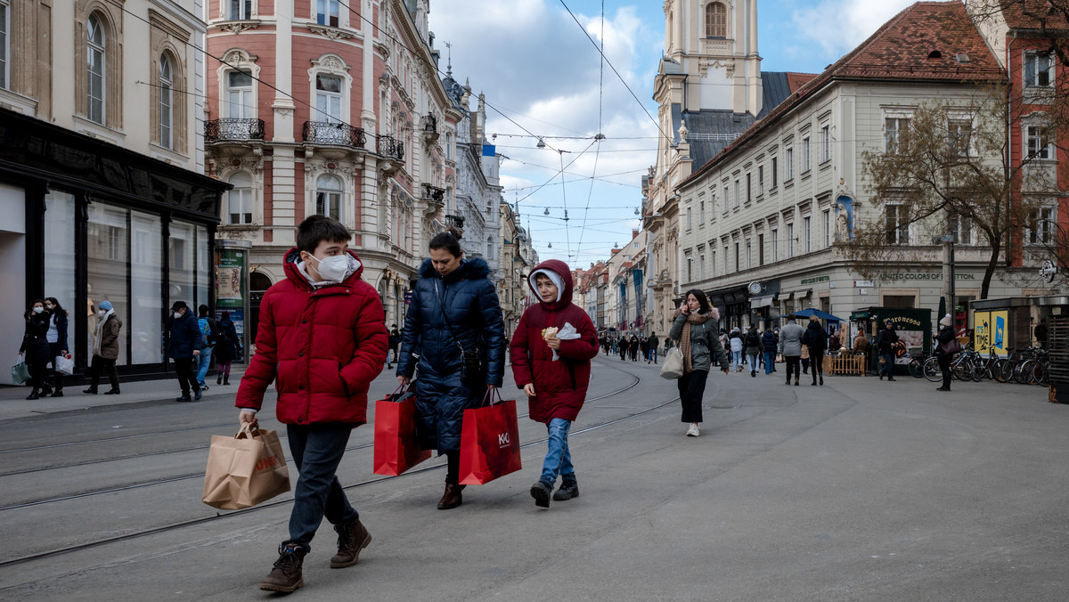 Austria. Rząd wprowadza obowiązkowe szczepienia i lockdown. Mieszkaniec komentuje