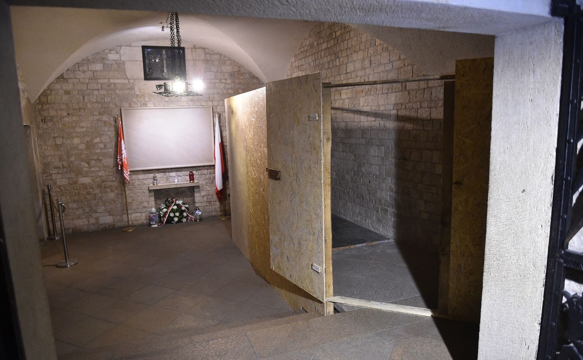 Miejsce po sarkofagu w krypcie na Wawelu