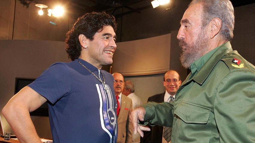 Maradona i kubanski lider Fidel Kastro, oktobar 2005. | Foto: ISMAEL FRANCISCO GONZALEZ/AFP via Getty Images
