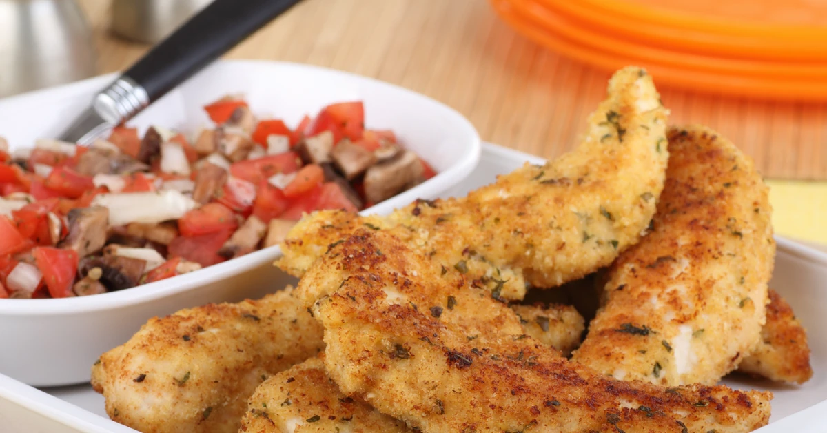 Pyszny obiad na wtorek. Podajemy przepis, Ty gotujesz. Chrupiące polędwiczki z kurczaka