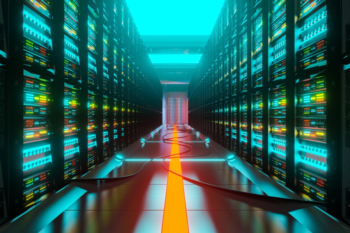 Czym jest cloud firewall i jak pomaga chronić cyberbezpieczeństwo firm?