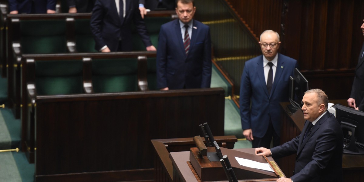 Jarosław Kaczyński, Ryszard Terlecki  i Beata Mazurek nieobecni podczas minuty ciszy dla Pawła Adamowicza