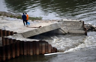 Koszt budowy, utrzymania i demontażu mostu pontonowego na Wiśle wyniósł ponad 355 tys. zł